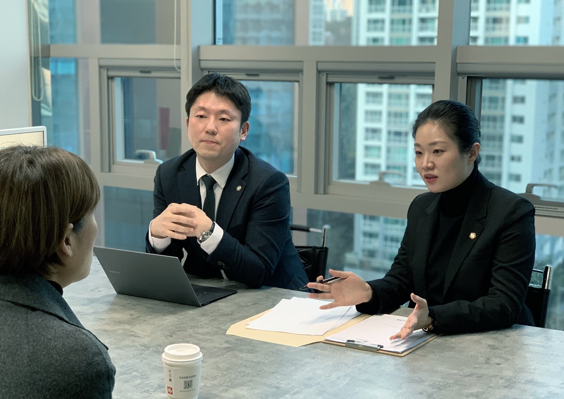 이혼소송 시, 이혼전문변호사 조언 필요해 이미지