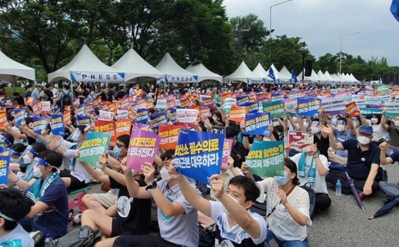 政 "집단행동 금지"···업무개시명령→처벌 촉각 이미지