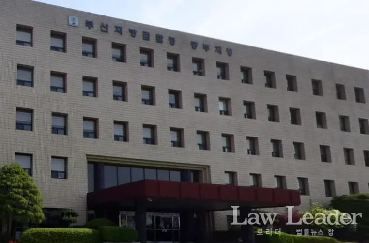 입원한 전 처 간호하다 병으로 내려친 70대 남성···‘기소유예’ 이미지