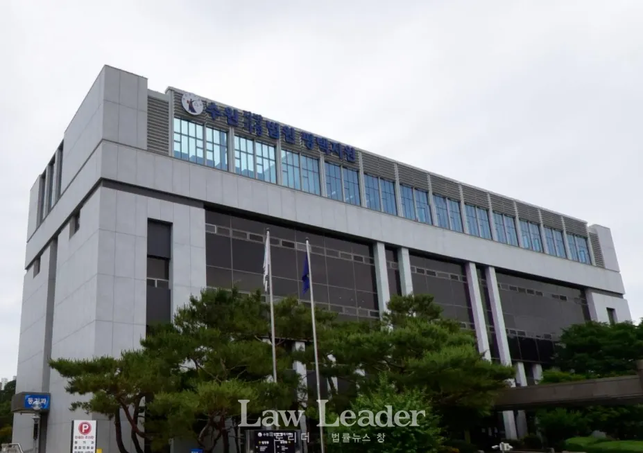 ‘차량 운행 방해’ 말뚝 제거 가처분 신청에···법원 “말뚝 피해 통행 가능” 기각 이미지