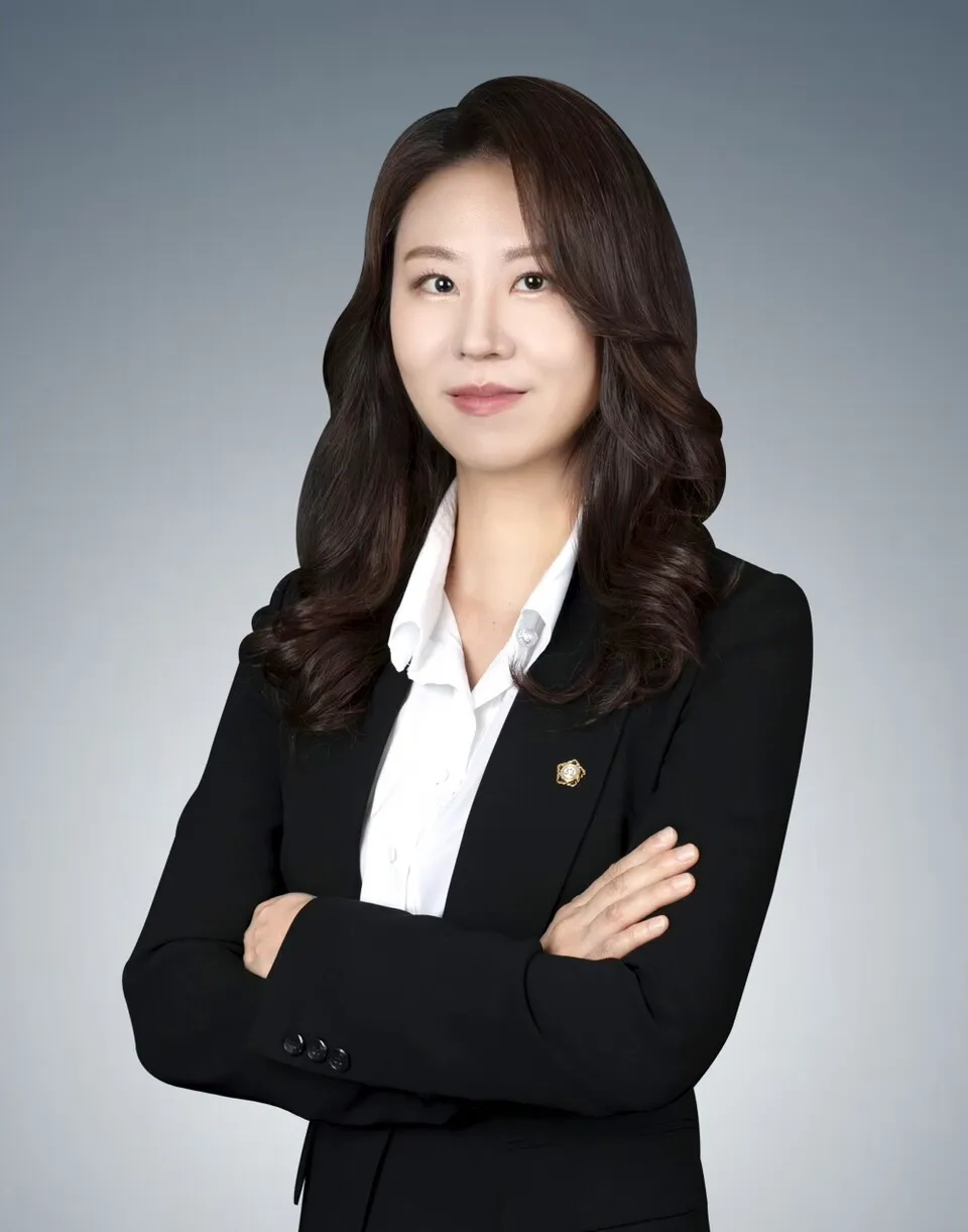 변호사가 설명하는 이혼 위자료 청구와 증거수집의 중요성 이미지