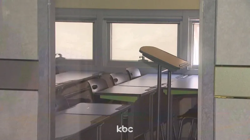 강사 제지에 화장실 못 가 용변 실수한 자녀...항의한 학부모 '무혐의' 이미지