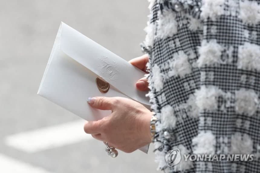 [샷!] 탈세 품앗이…청첩장이 천원에 팔린다 이미지
