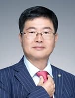 [기고] 귀엽다고 쓰다듬었다가 형사처벌?...아동 성추행, 법원 판단 기준은 이미지