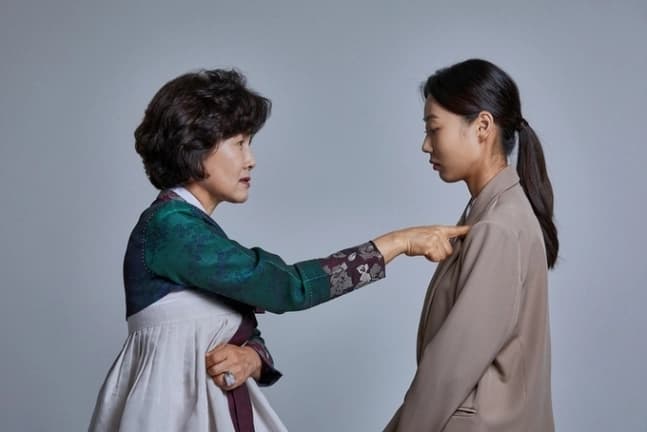 누가 잘못?…“예단도 안 해와” vs “실수로 스치듯 시어머니 뺨 때려” 이미지