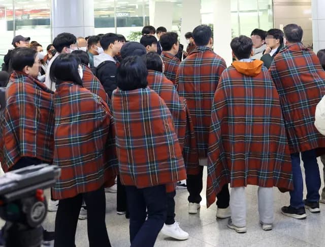 “불안해서 비행기 타겠나” 혼란에 빠진 김해공항 이미지