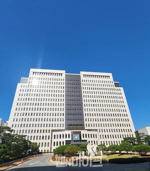 동료 계정으로 의료기록 열람한 직원 해고...법원 "과도한 징계·해고 무효” 이미지